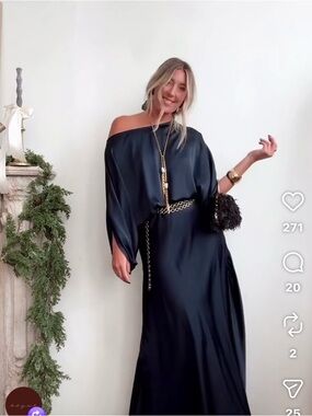 Convertible off shoulder drop blouse. Navy. XS. NWT.